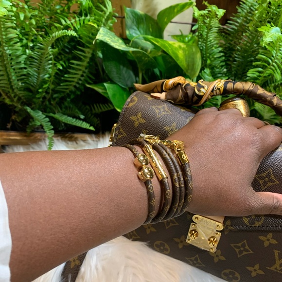 👗👛👜. Check out my closet👜👚👛 - Picture 6 of 17